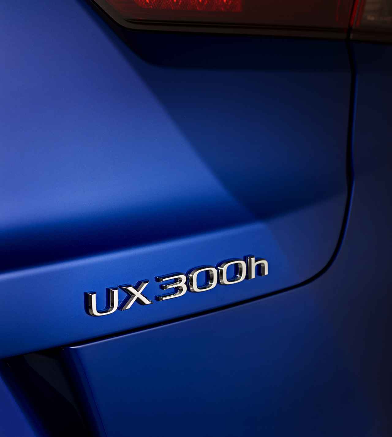 NOWY LEXUS UX 300h Z HYBRYDĄ 5. GENERACJI O WIĘKSZEJ MOCY