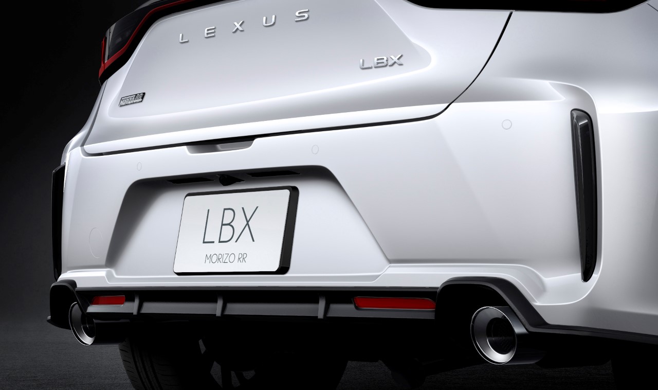 LEXUS LBX MORIZO RR DEBIUTUJE W JAPONII. 305 KM MOCY, NAPĘD 4X4 I SPORTOWE OSIĄGI