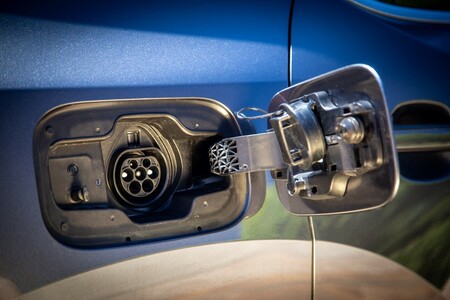 HYBRYDY PLUG-IN LEXUSA POKONAŁY W POLSCE JUŻ 56 MILIONÓW KM