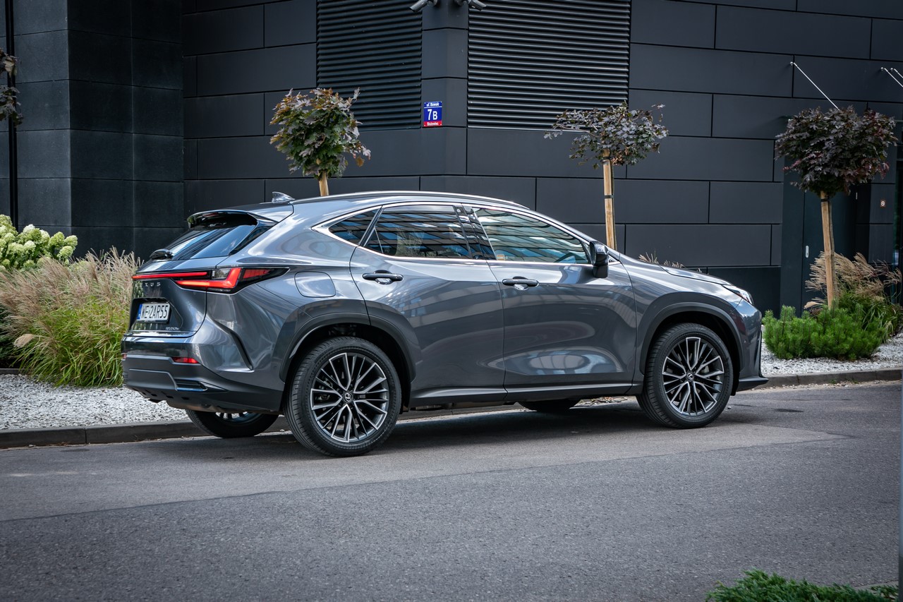 LEXUS Z REKORDOWĄ LICZBĄ ZAREJESTROWANYCH AUT W POLSCE