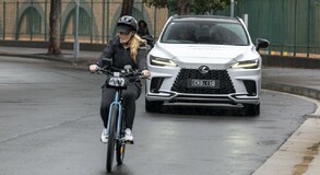LEXUS ROZWIJA ZAAWANSOWANE SYSTEMY BEZPIECZEŃSTWA, BY ZREDUKOWAĆ LICZBĘ WYPADKÓW