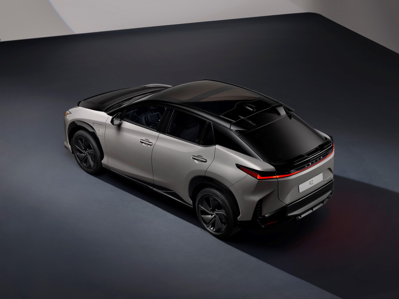 ŚWIATOWA PREMIERA NOWEGO LEXUSA RZ 