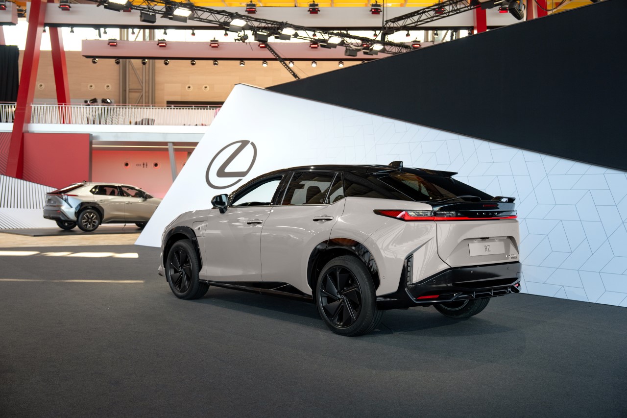 LEXUS LIDEREM INNOWACYJNYCH TECHNOLOGII W SAMOCHODACH ELEKTRYCZNYCH. DEBIUT NOWYCH ROZWIĄZAŃ I MODELI