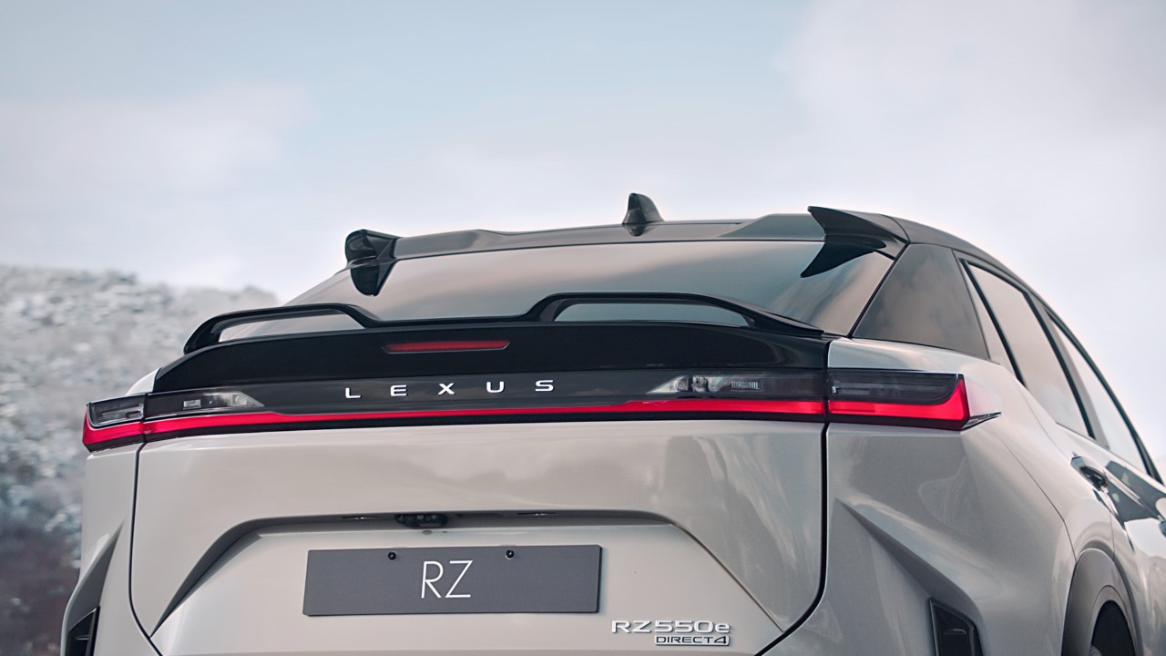 LEXUS LIDEREM INNOWACYJNYCH TECHNOLOGII W SAMOCHODACH ELEKTRYCZNYCH. DEBIUT NOWYCH ROZWIĄZAŃ I MODELI