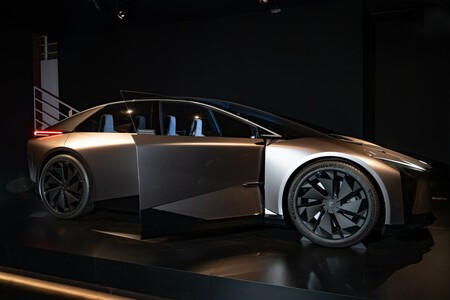 INSTALACJE LEXUSA NA MILAN DESIGN WEEK PREZENTUJĄ POTENCJAŁ TECHNOLOGII SKONCENTROWANYCH NA CZŁOWIEKU