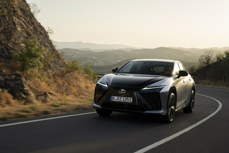 NOWY LEXUS RZ. WIĘCEJ MOCY, WYDAJNIEJSZY NAPĘD, JESZCZE LEPSZE PROWADZENIE