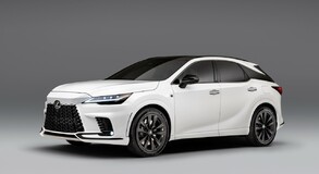 RX 500H F SPORT WHITE IN STUDIO 2022