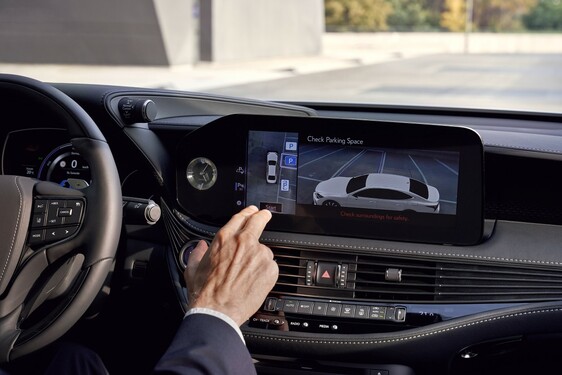 Technológie Lexus pre bezpečnejšiu a pohodlnejšiu jazdu v novom modeli LS