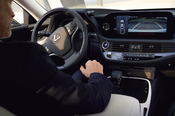 Technológie Lexus pre bezpečnejšiu a pohodlnejšiu jazdu v novom modeli LS