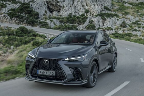 LEXUS OCENILI ZA BEZPEČNOSTNÉ INOVÁCIE V NOVOM MODELI NX