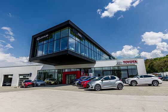 V Košiciach otvorili pre značky Lexus a Toyota najväčší autosalón na Slovensku