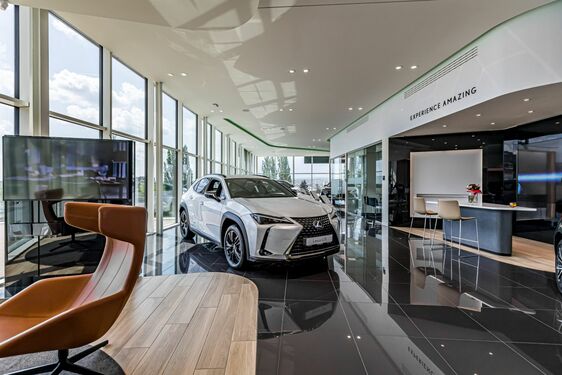 V Košiciach otvorili pre značky Lexus a Toyota najväčší autosalón na Slovensku
