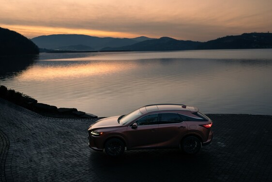 2023 RX 350h 