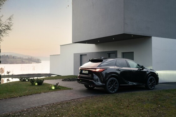 2023 RX 500h