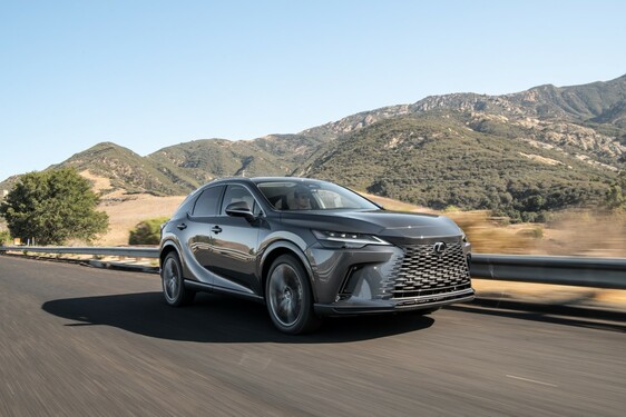 2023 RX 450h+