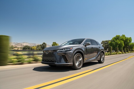 2023 RX 450h+