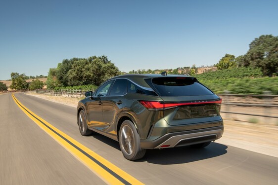 2023 RX 450h+