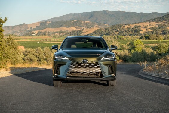 2023 RX 450h+