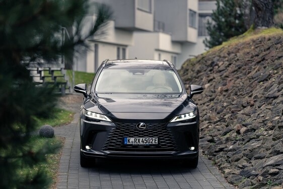 2023 RX 450h+