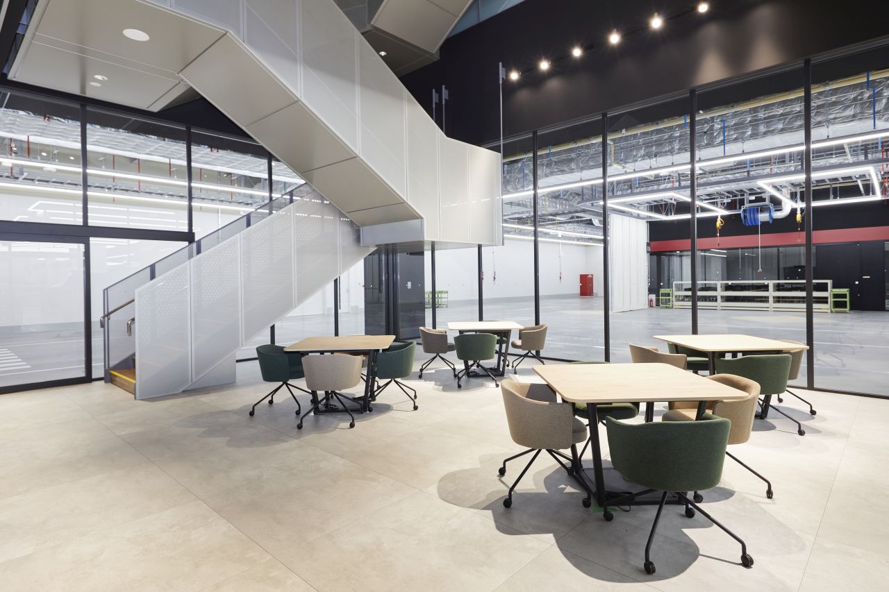  LEXUS SE PŘESTĚHOVAL DO ŠIMOJAMY POBLÍŽ TOYOTA CITY 