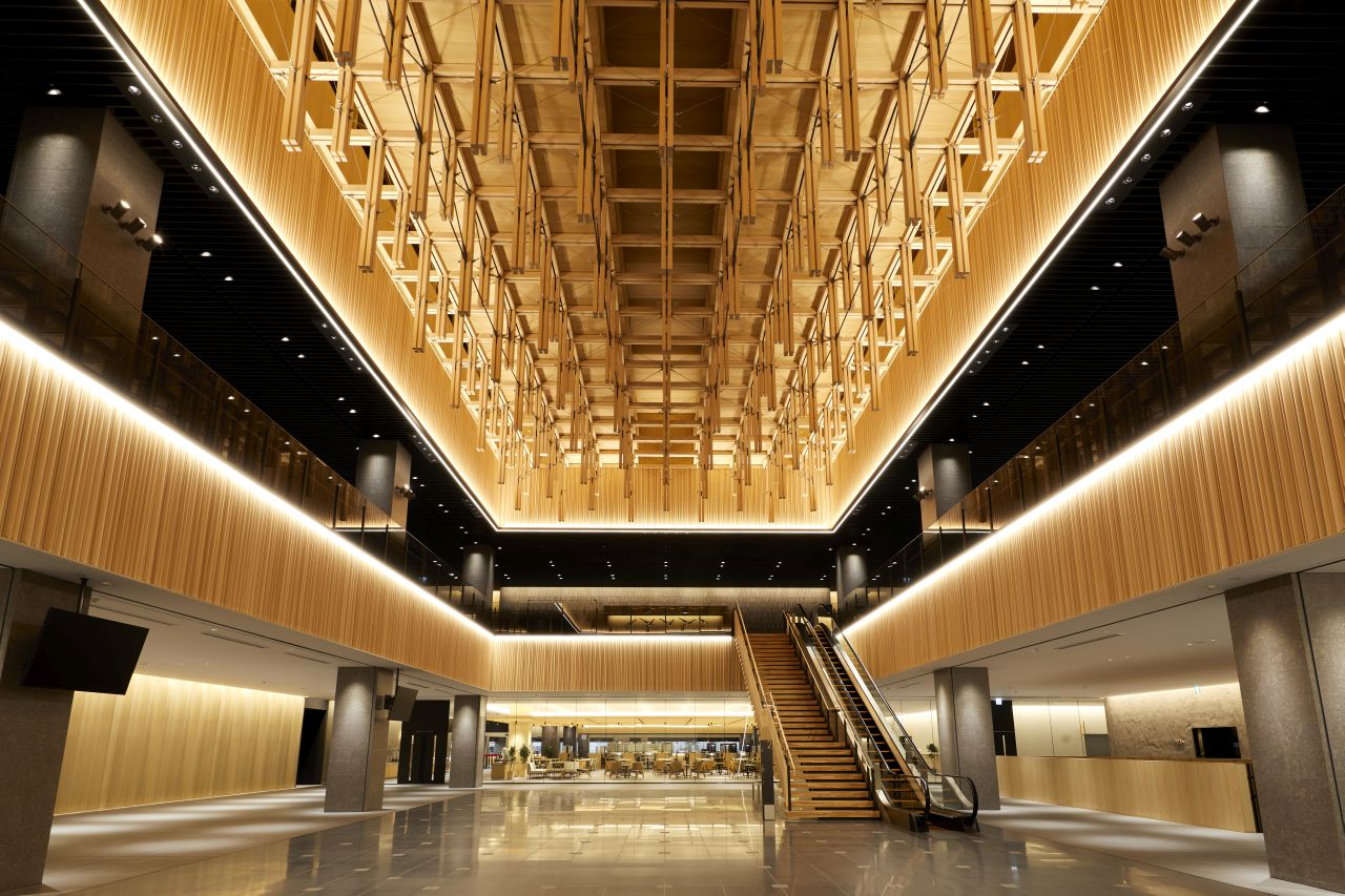  LEXUS SE PŘESTĚHOVAL DO ŠIMOJAMY POBLÍŽ TOYOTA CITY 