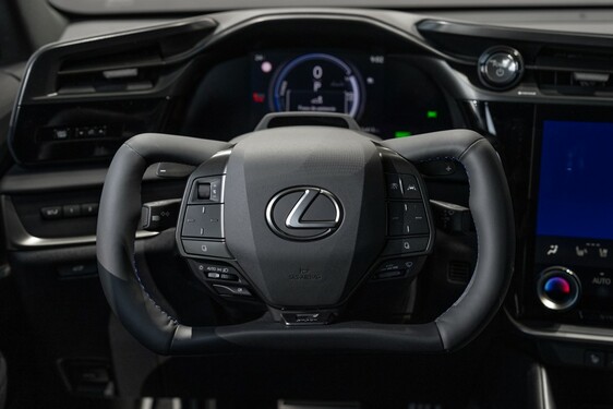 Lexus RZ 2025