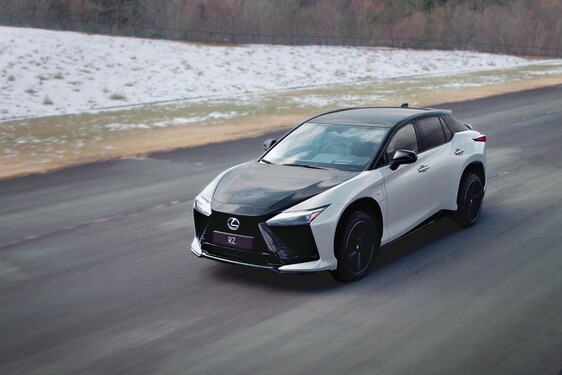 Lexus RZ 2025