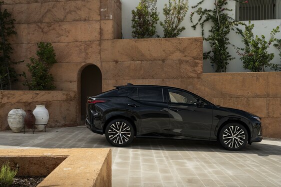 Lexus RZ 2025