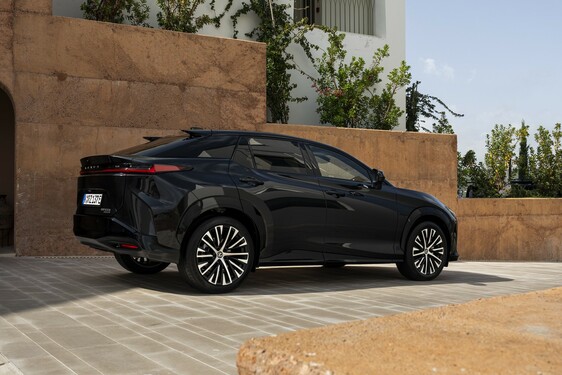 Lexus RZ 2025