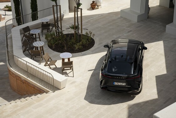 Lexus RZ 2025