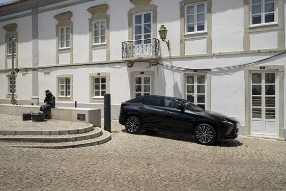 Lexus RZ 2025