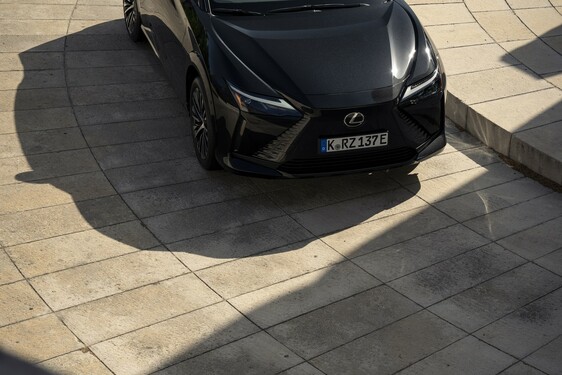 Lexus RZ 2025
