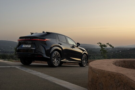 Lexus RZ 2025