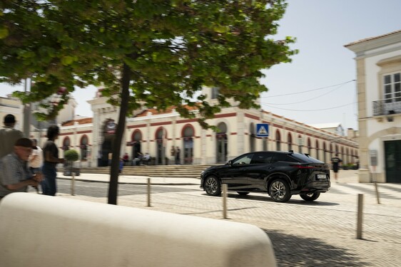 Lexus RZ 2025