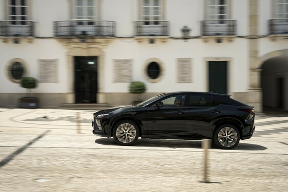 Lexus RZ 2025