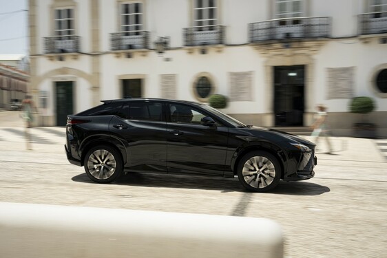 Lexus RZ 2025