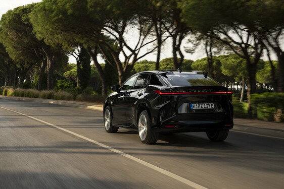Lexus RZ 2025