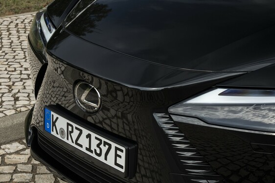 Lexus RZ 2025