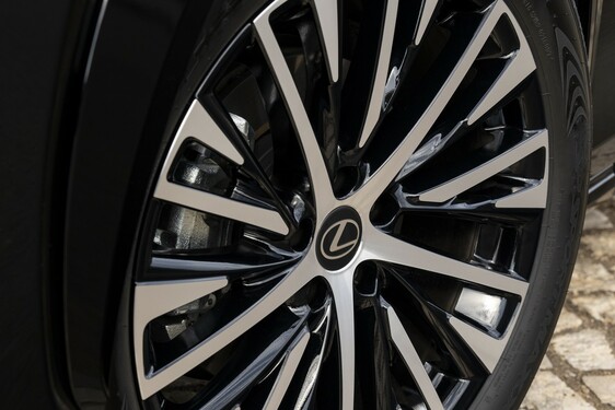 Lexus RZ 2025
