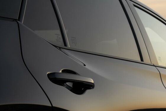 Lexus RZ 2025