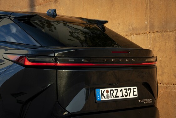 Lexus RZ 2025