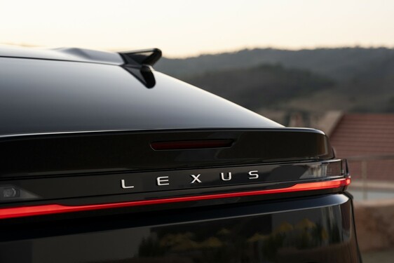 Lexus RZ 2025