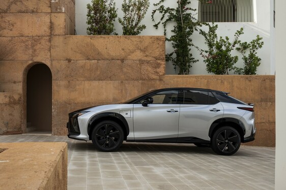 Lexus RZ 2025