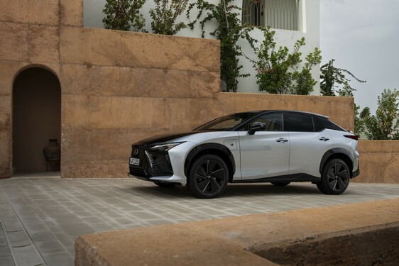 Lexus RZ 2025