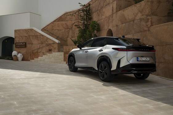 Lexus RZ 2025