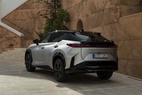 Lexus RZ 2025