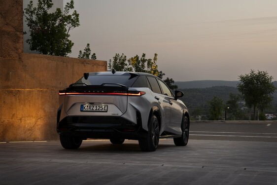Lexus RZ 2025