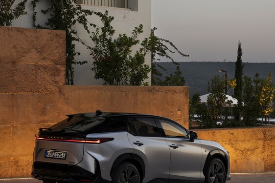 Lexus RZ 2025