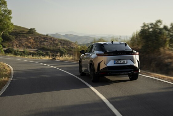 Lexus RZ 2025