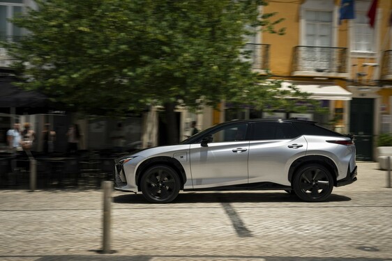 Lexus RZ 2025